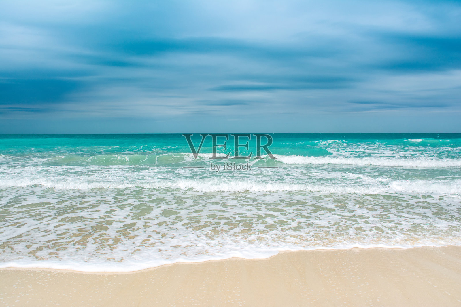 暴雨前的多云和暴风雨景观，马尔代夫照片摄影图片