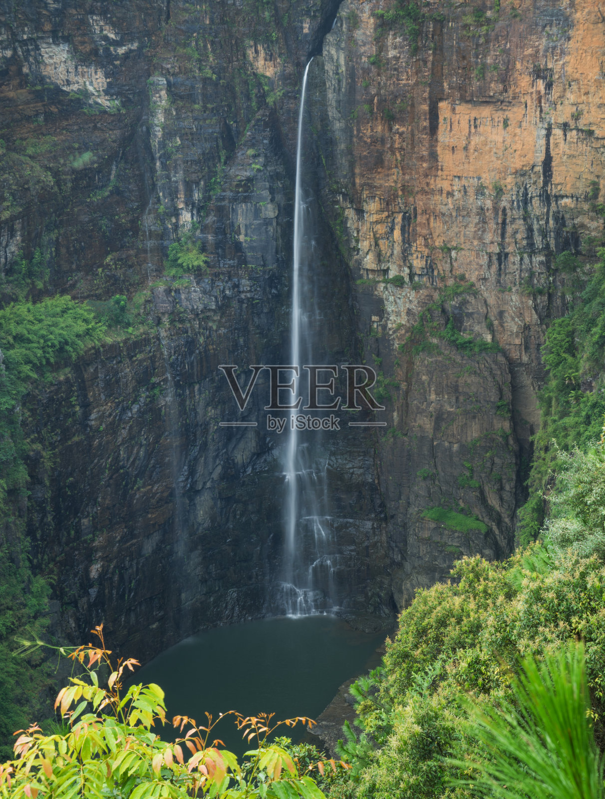 流水淙淙，山河流水淙淙照片摄影图片