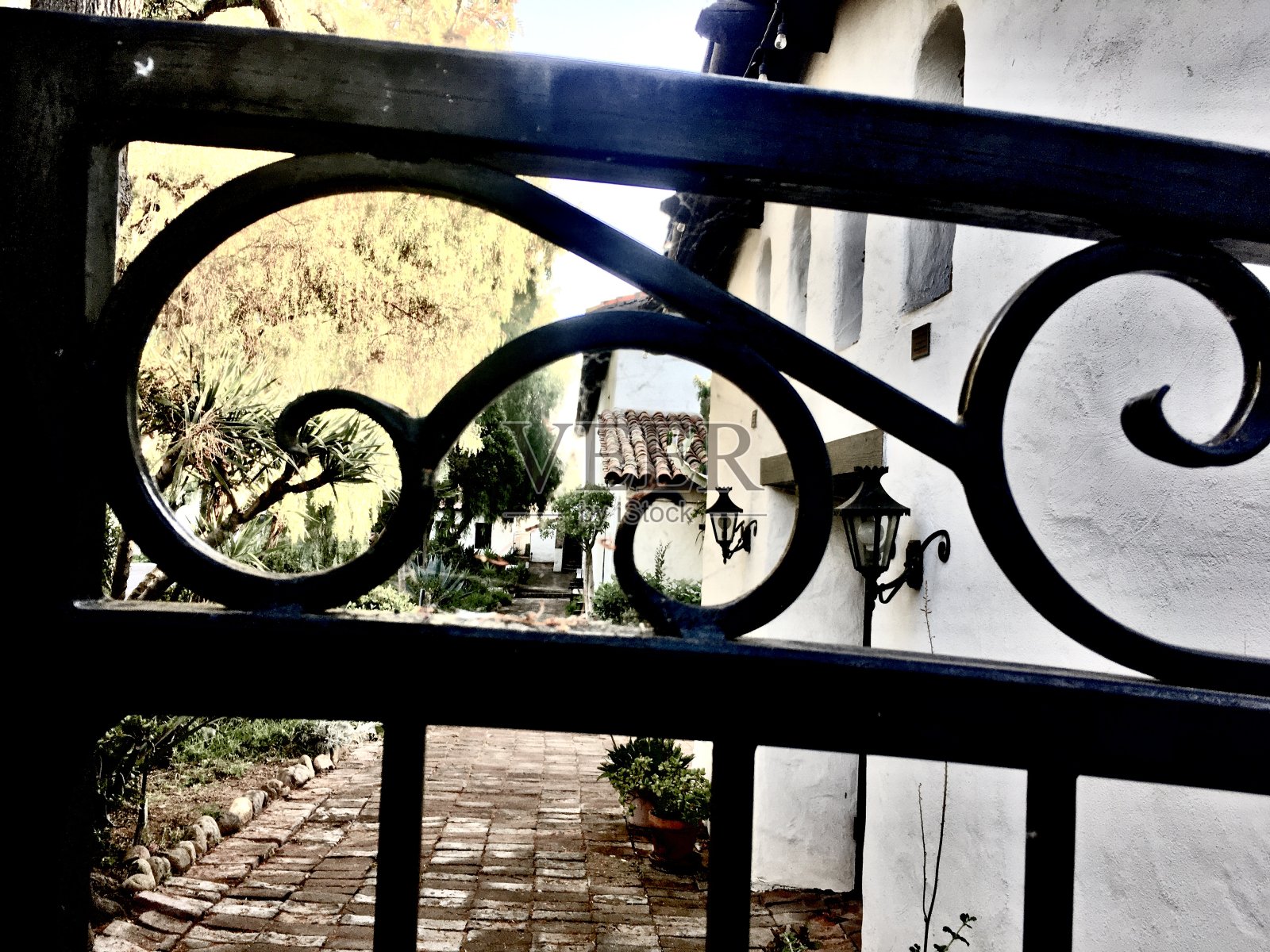 烂铁限制照片摄影图片