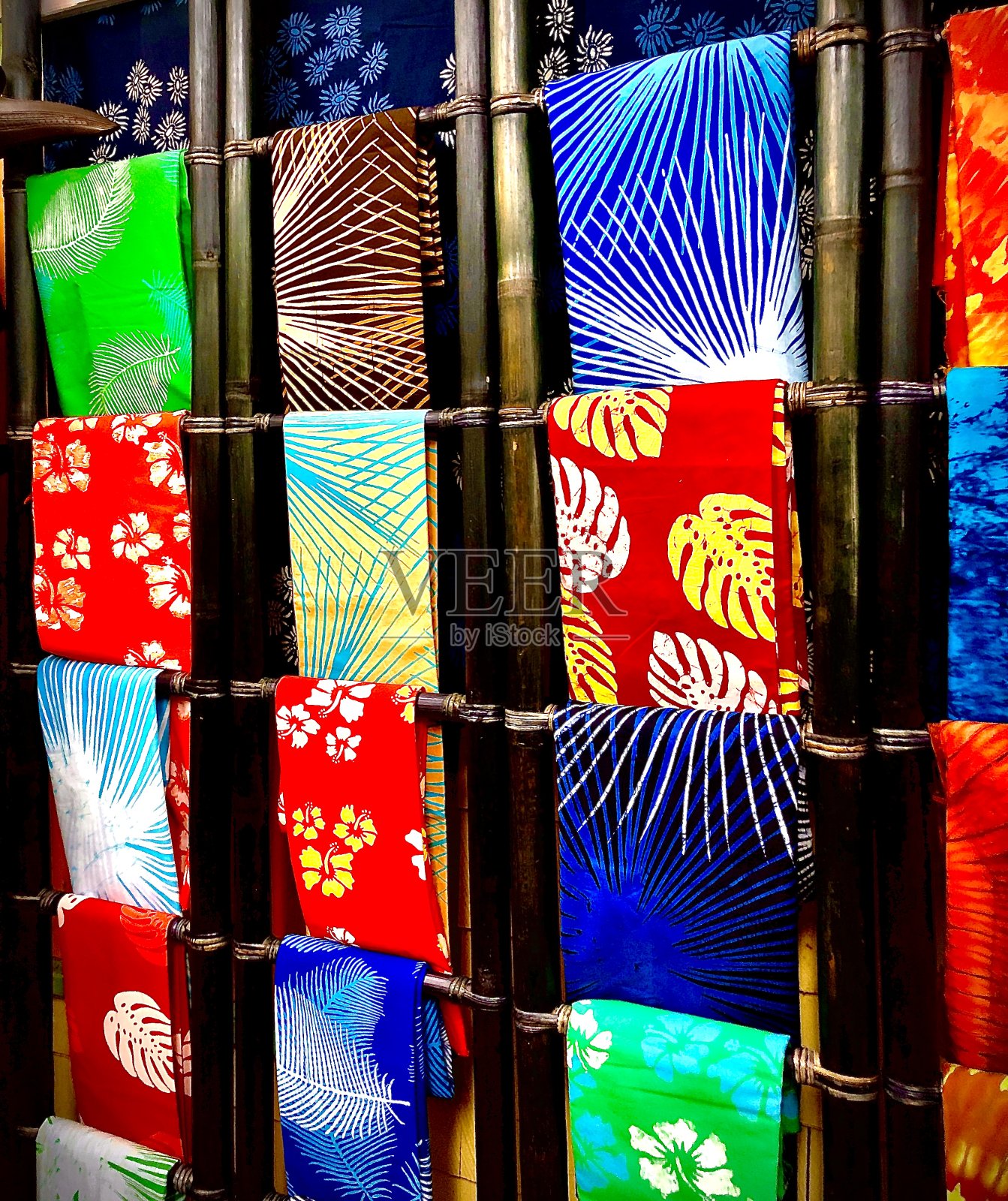 彩色加勒比蜡染图案围巾照片摄影图片