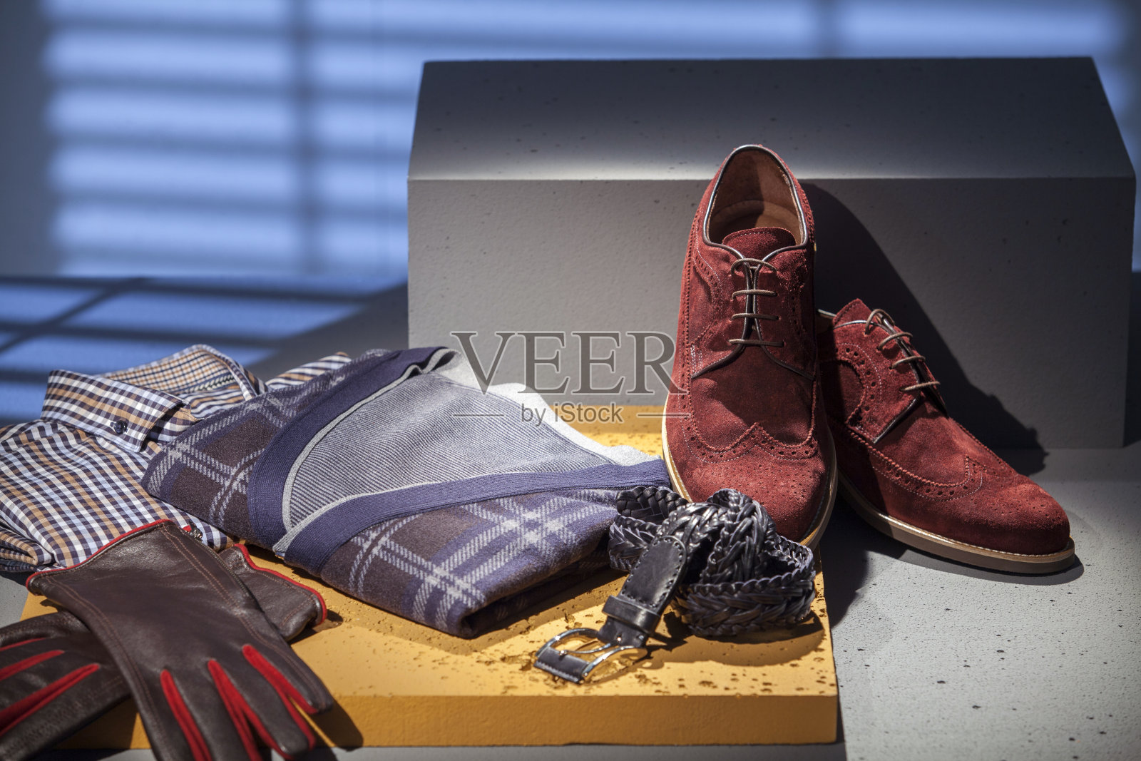 男士休闲装配配饰照片摄影图片