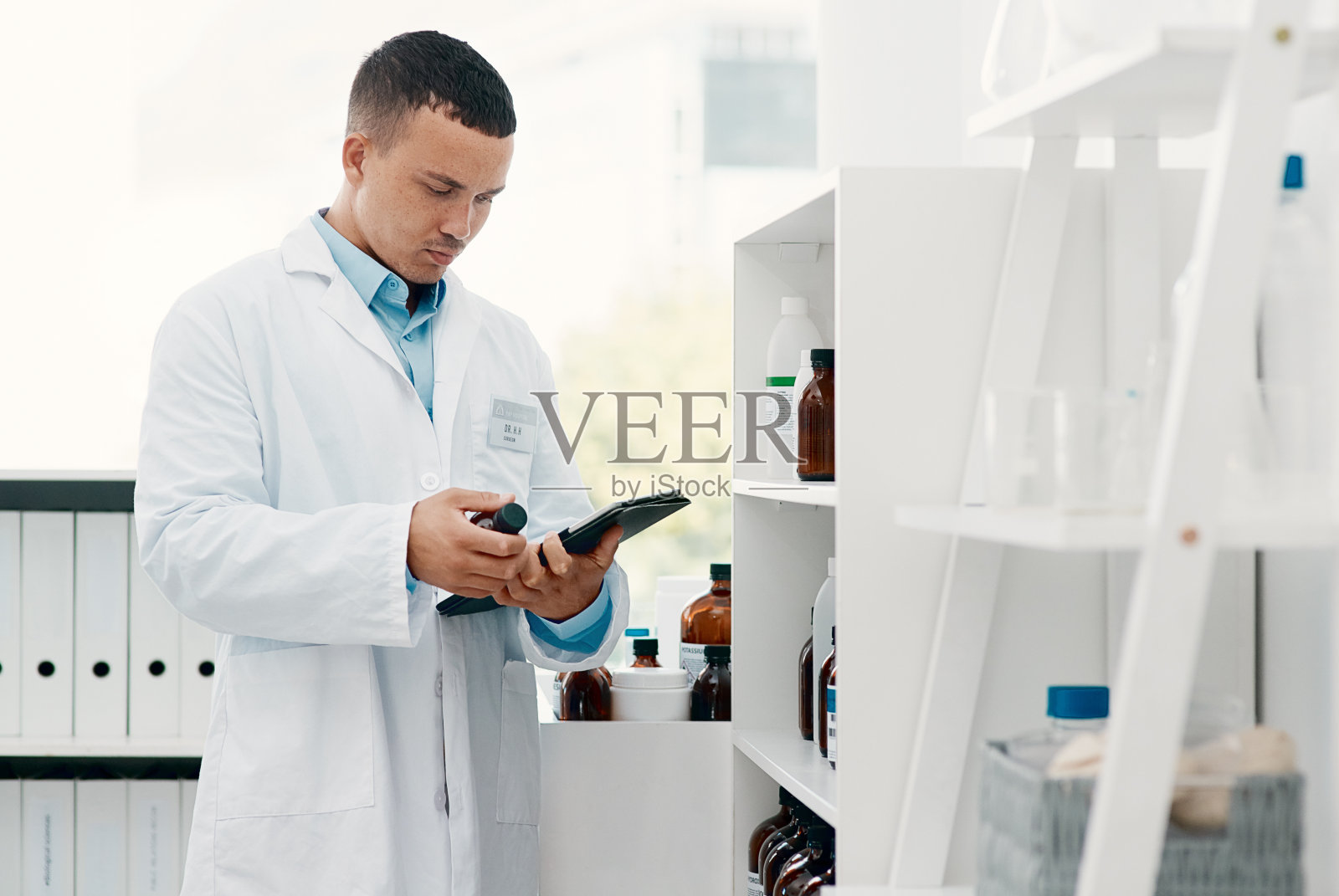 从实验室的架子到药房的架子照片摄影图片