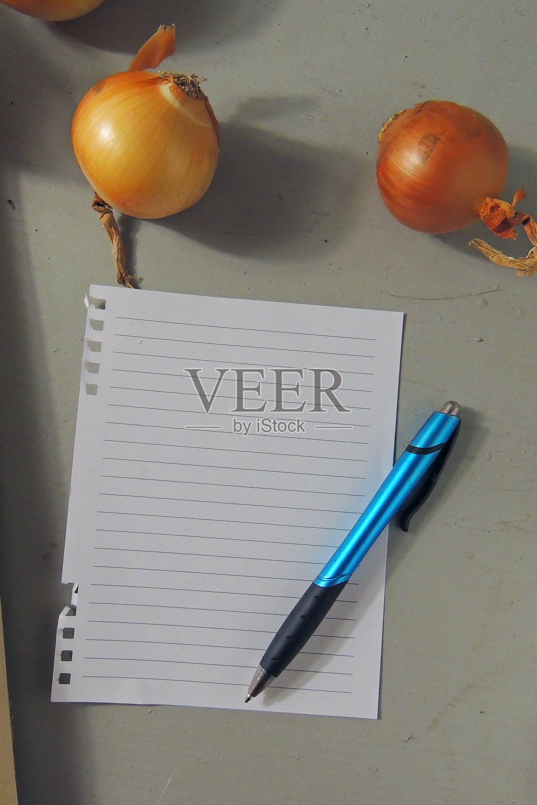 新鲜的鲭鱼和蔬菜照片摄影图片