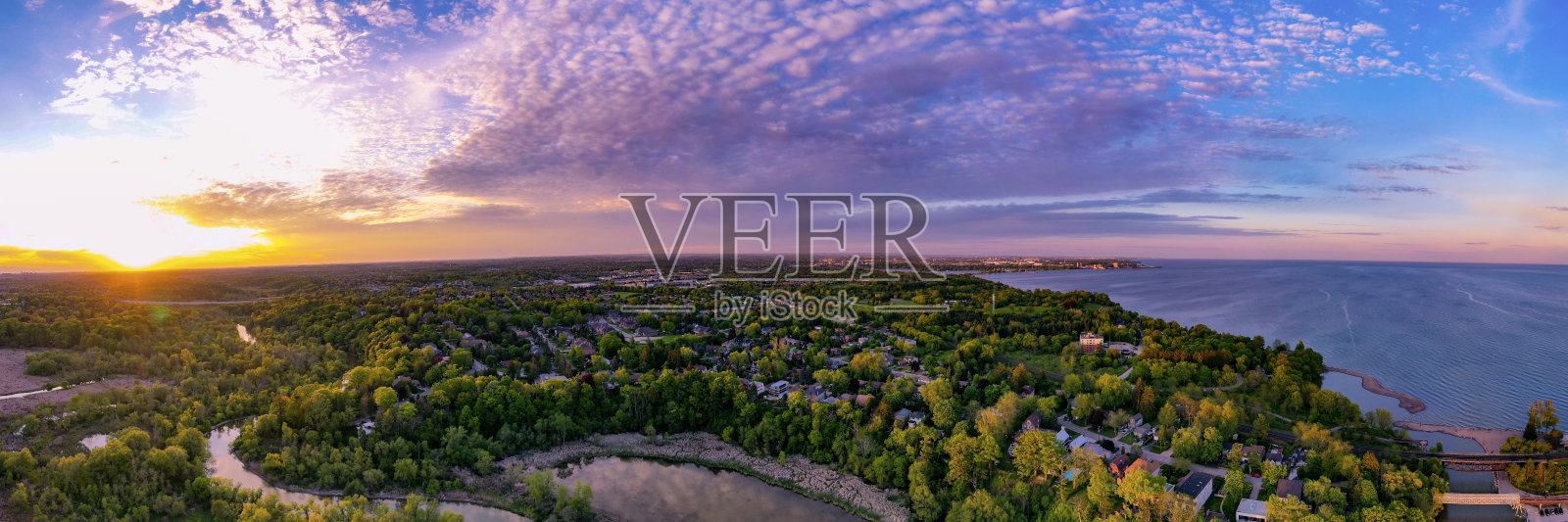 加拿大多伦多胭脂国家城市公园及胭脂河鸟瞰图照片摄影图片