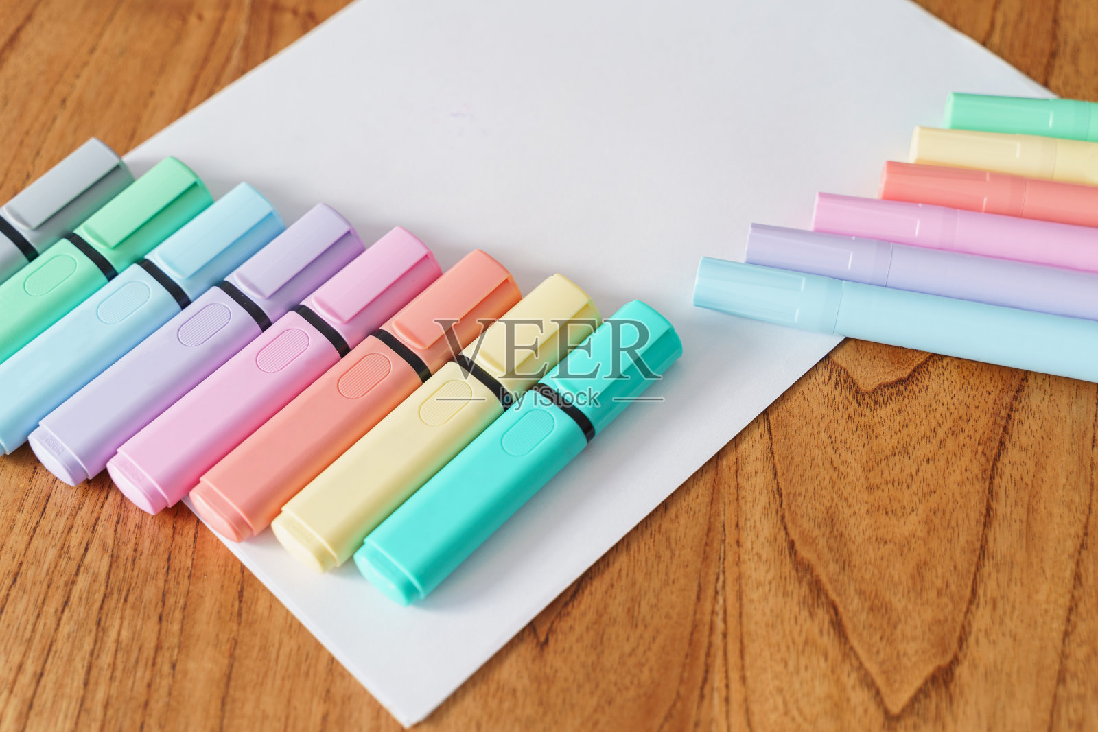 在一张白纸上做记号照片摄影图片