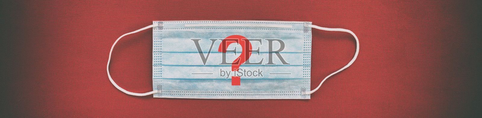 冠状病毒面罩顶视图与红色问号背景全景横幅。为什么要使用口罩，应该是强制性的吗照片摄影图片