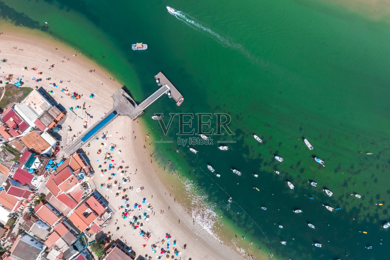 阿莫纳岛鸟瞰图，里亚福尔摩沙，阿尔加维，葡萄牙。照片摄影图片