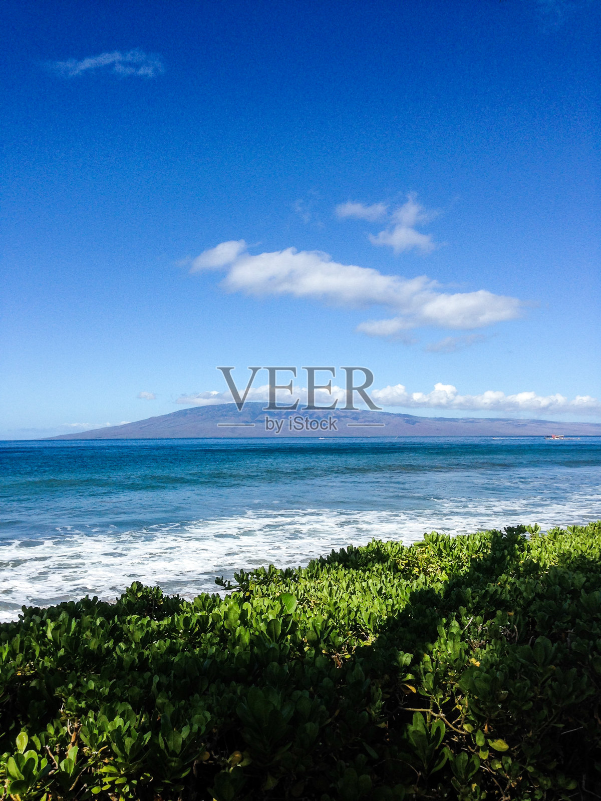 在毛伊岛的海滩上照片摄影图片