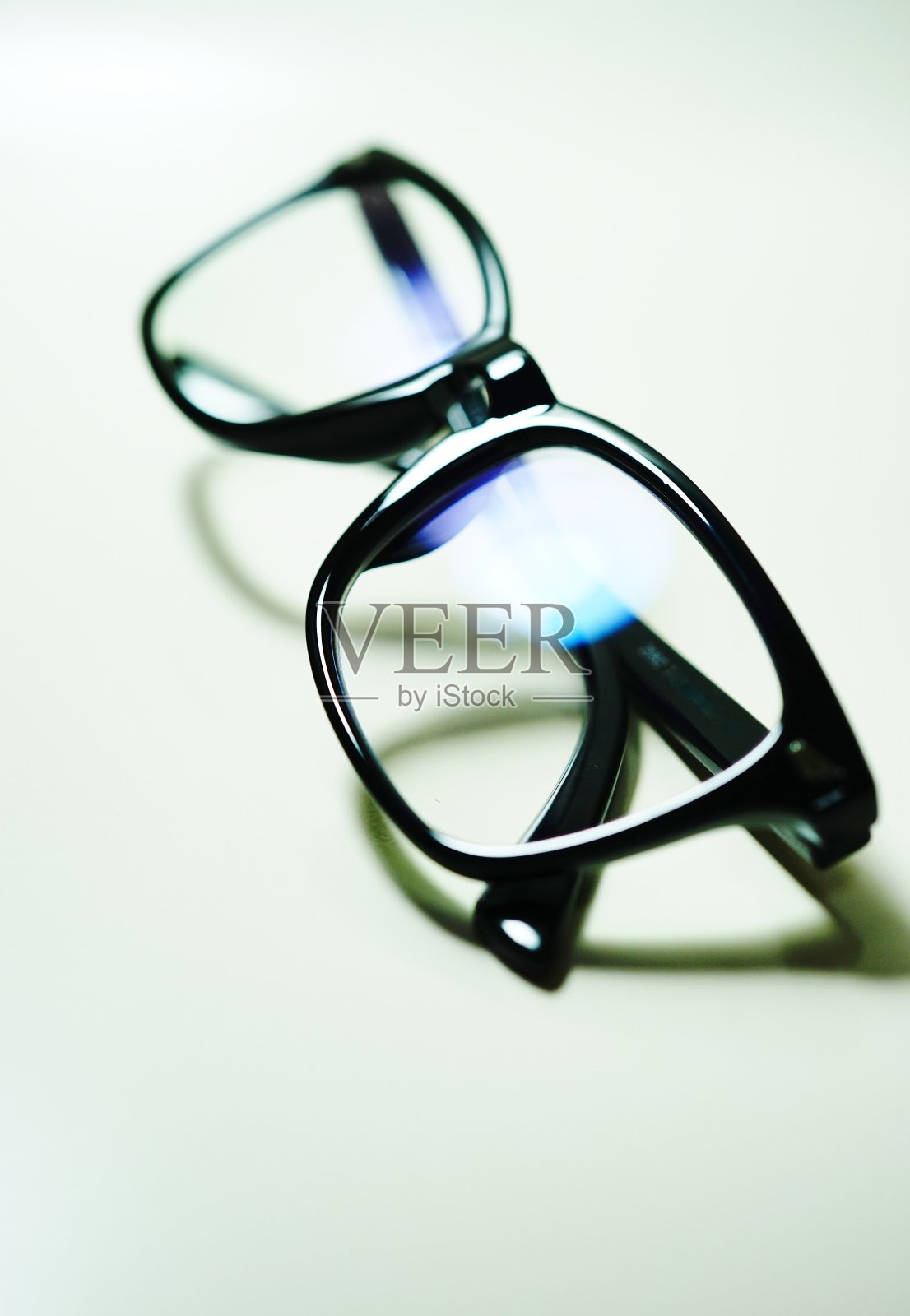 蓝光滤光眼镜照片摄影图片