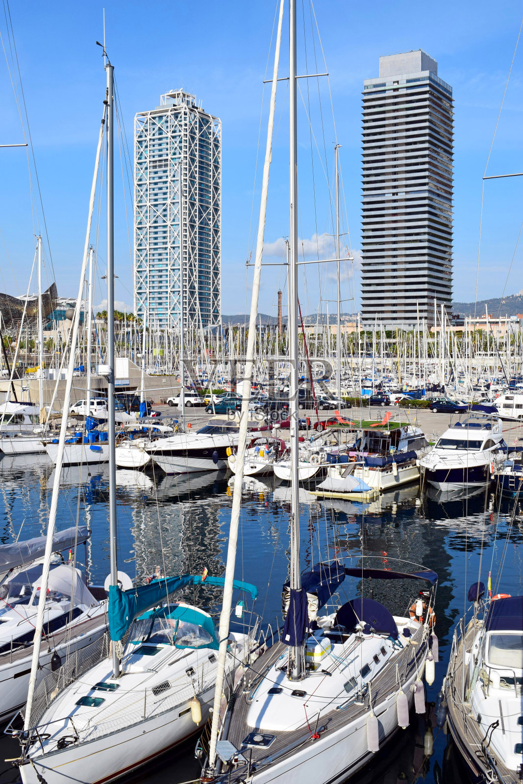 巴塞罗那的现代建筑照片摄影图片