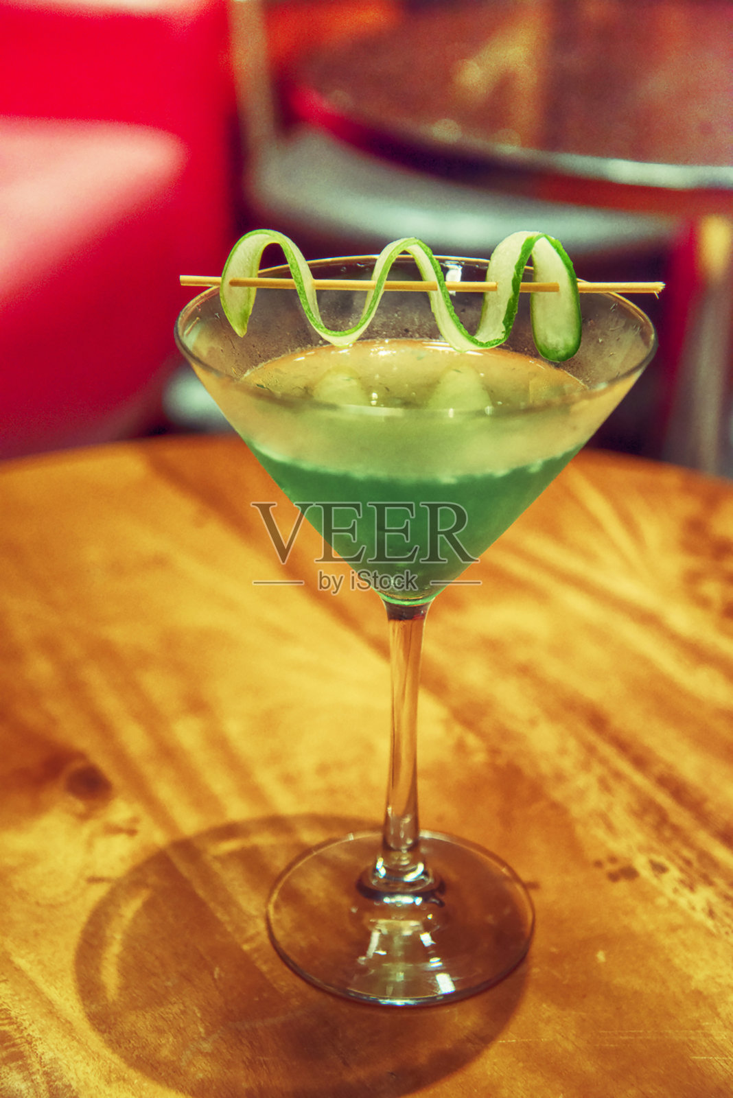 鸡尾酒-黄瓜马提尼照片摄影图片