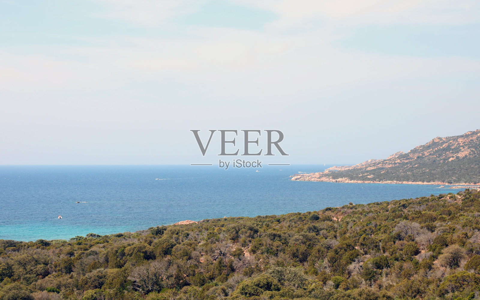 海湾的蓝色海水照片摄影图片