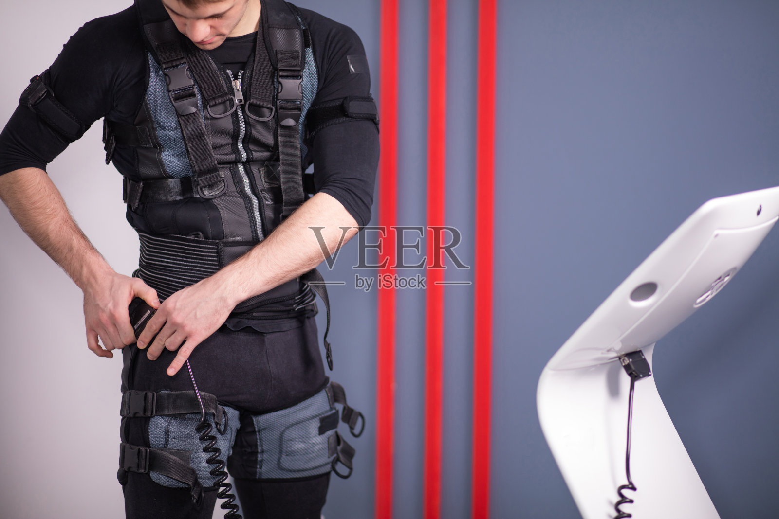 准备ems套装的培训和连接线缆照片摄影图片