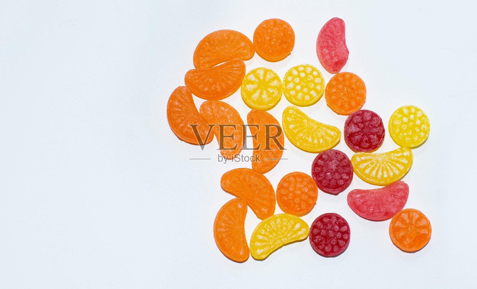 小水果色的甜棒棒糖孤立在白色的背景照片摄影图片