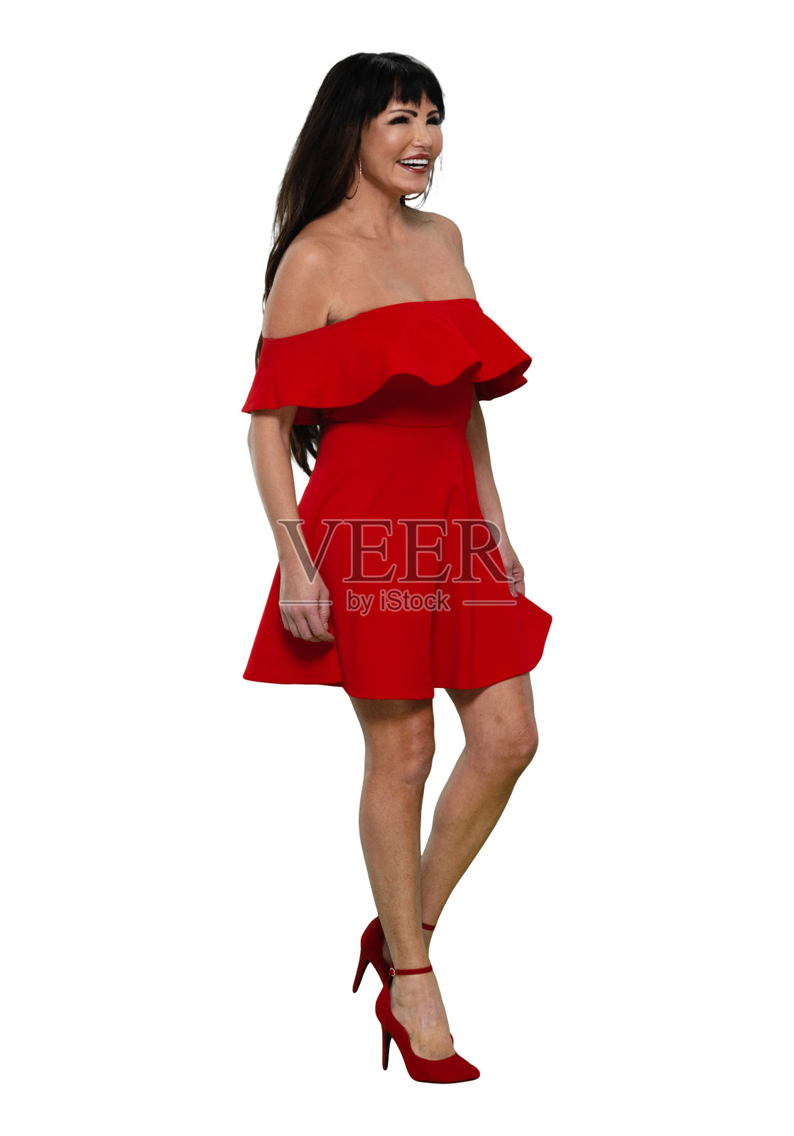 拉丁美洲和西班牙裔女性走在前面的白色背景穿着裙子照片摄影图片