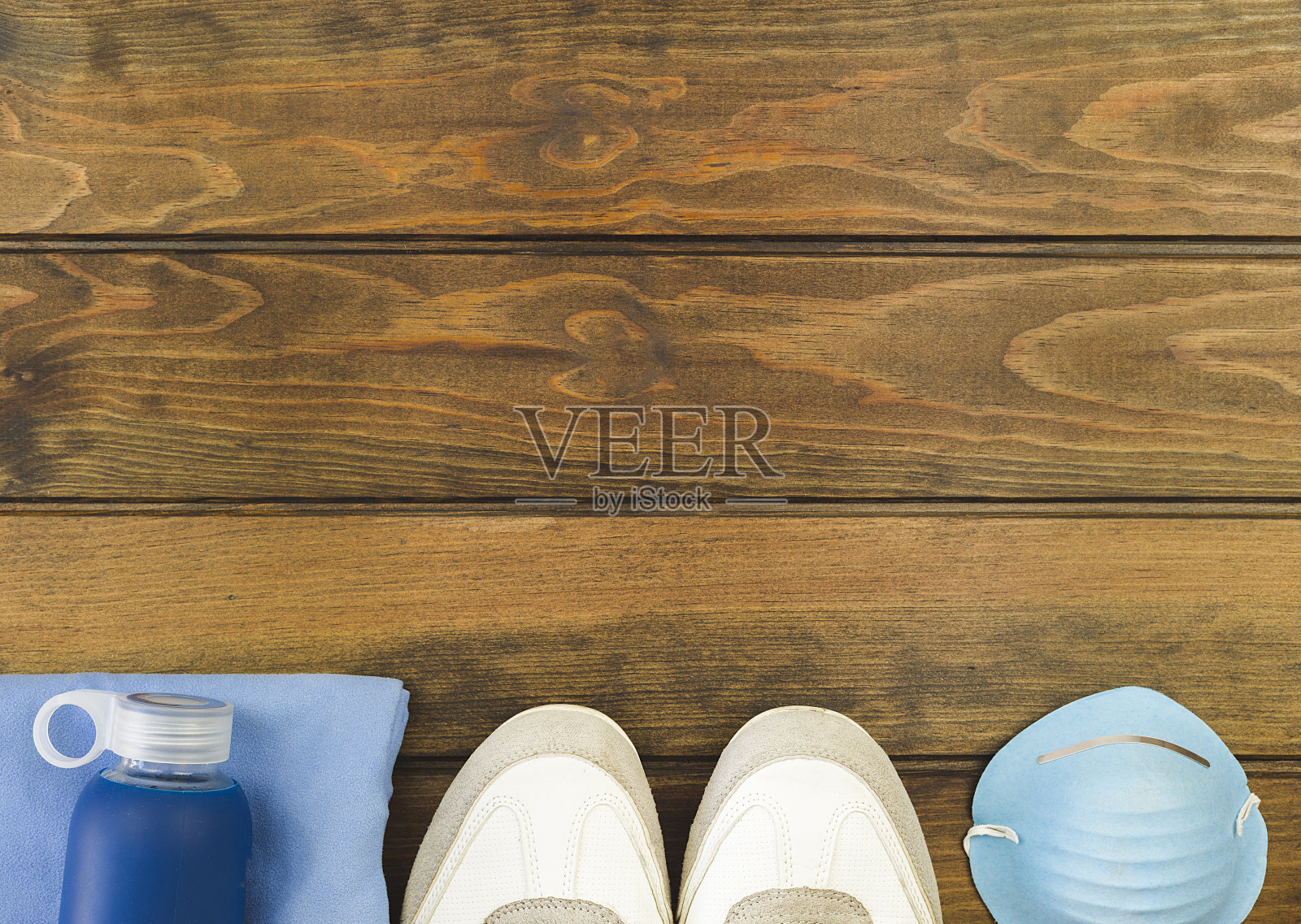 健身设备俯视图与复制空间。照片摄影图片