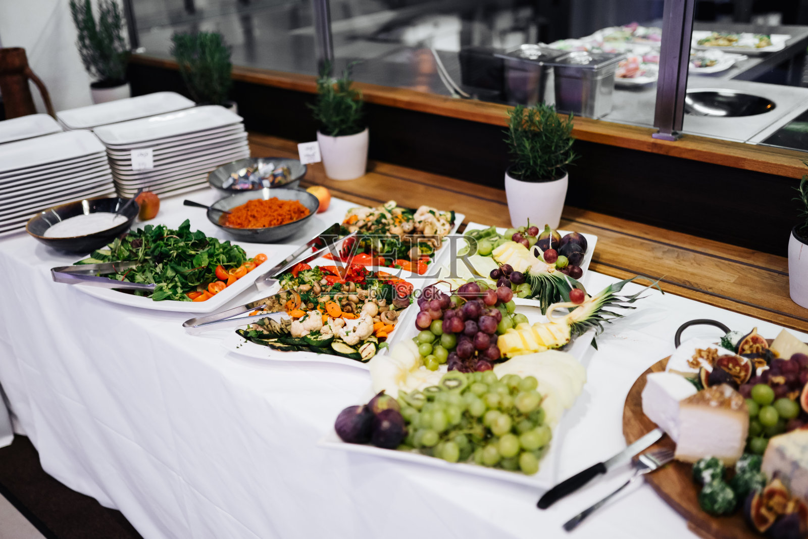 小开胃菜在盘子里的照片照片摄影图片