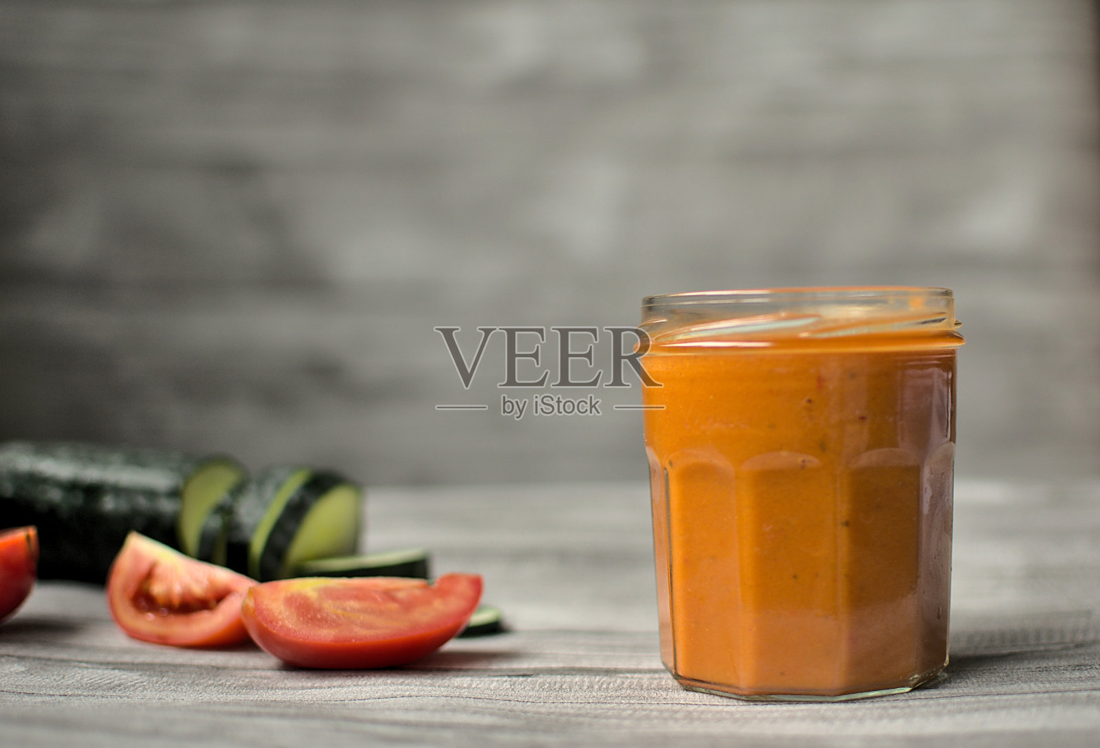 传统的安达卢西亚西班牙凉菜汤照片摄影图片