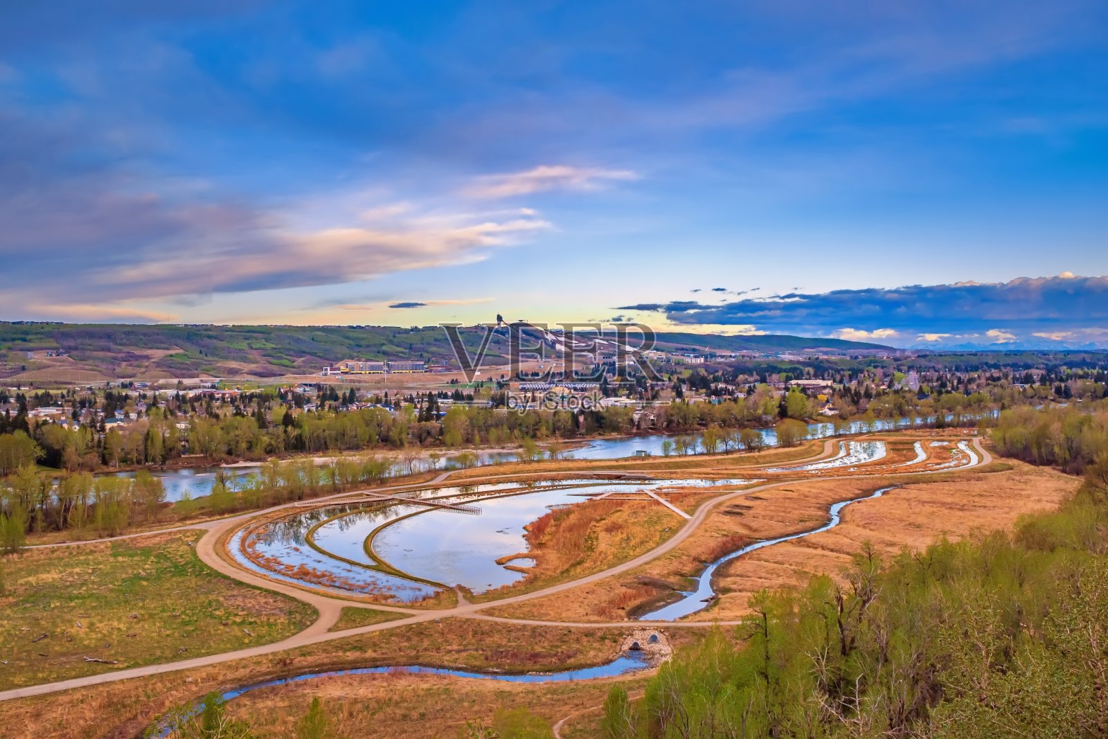 清晨俯瞰春天公园照片摄影图片