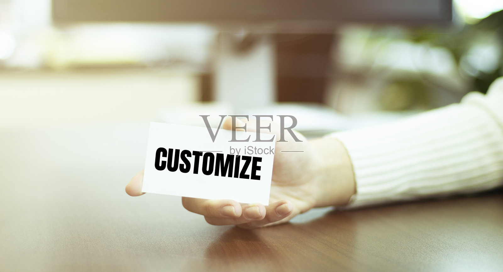 年轻的商业女性。在白色背景上隔离照片摄影图片