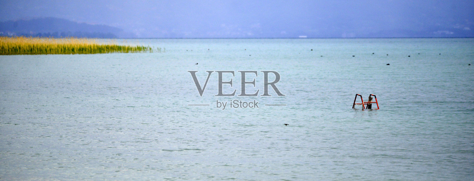 马其顿共和国的奥赫里德湖，位于马其顿共和国西南部地区，位于奥赫里德湖岸边。海滨照片摄影图片