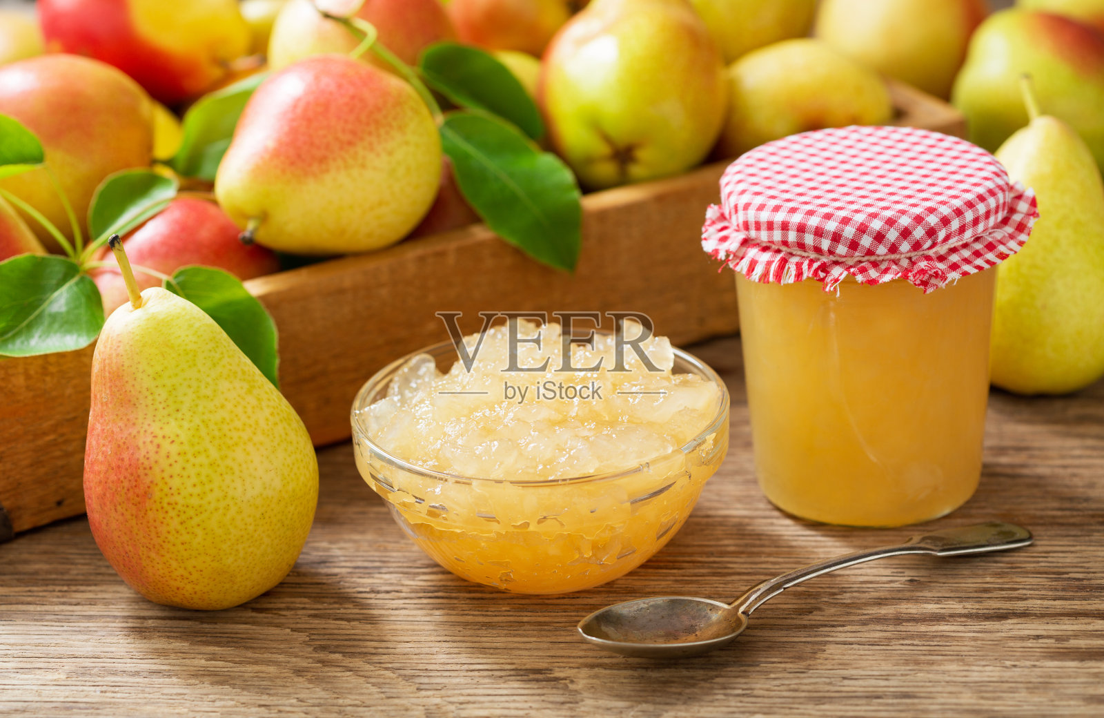 一碗果酱和新鲜水果照片摄影图片