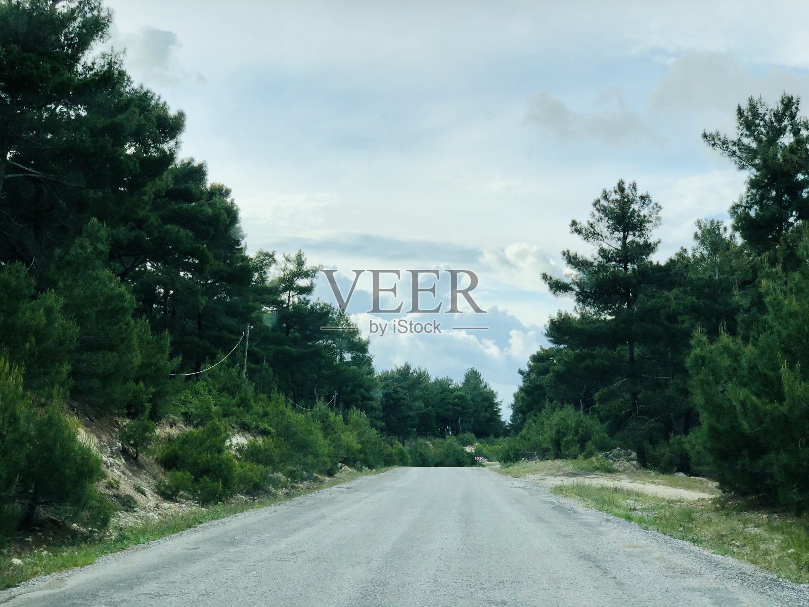 大自然中的道路和天空照片摄影图片