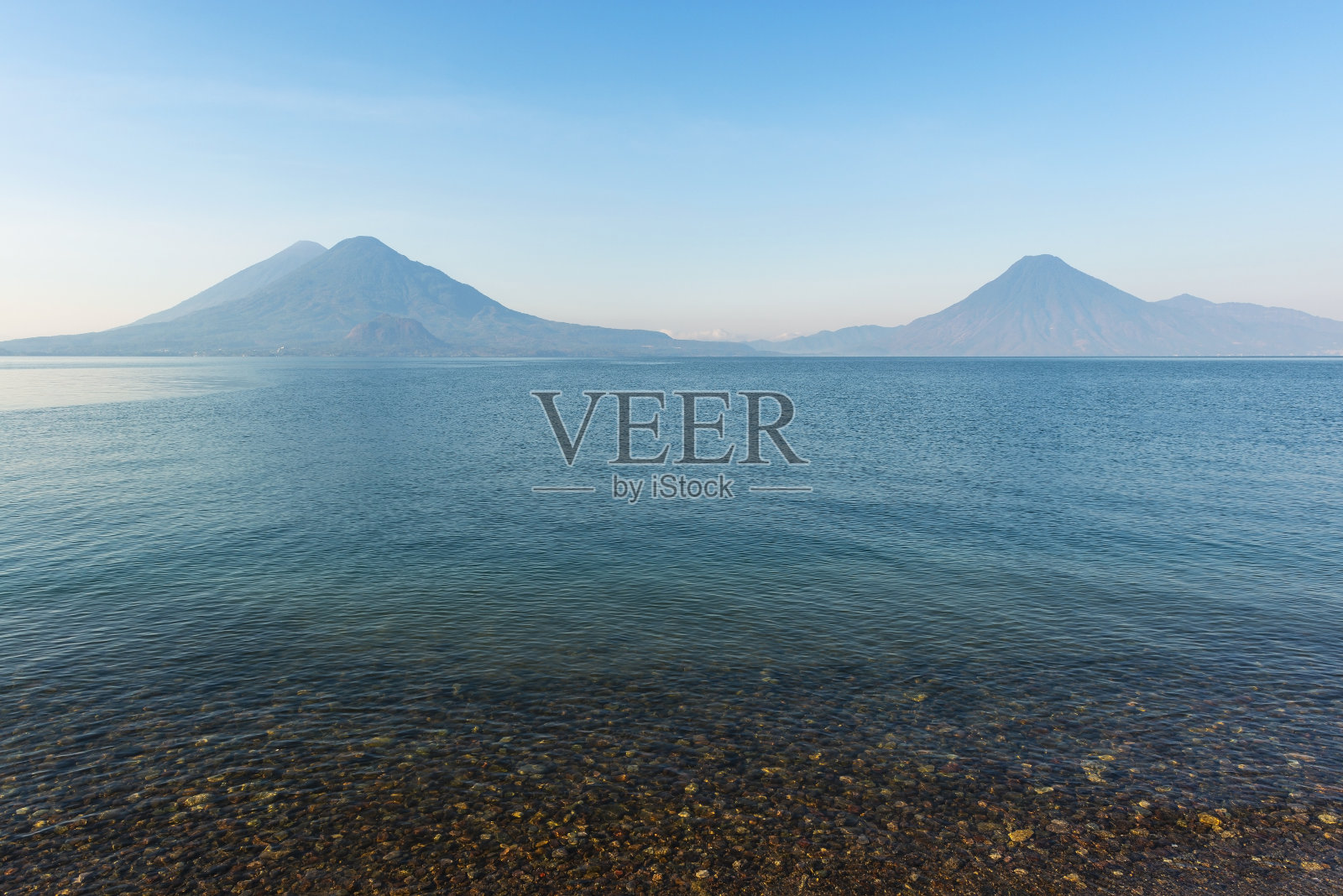 危地马拉帕纳亚切尔的阿提特兰湖照片摄影图片