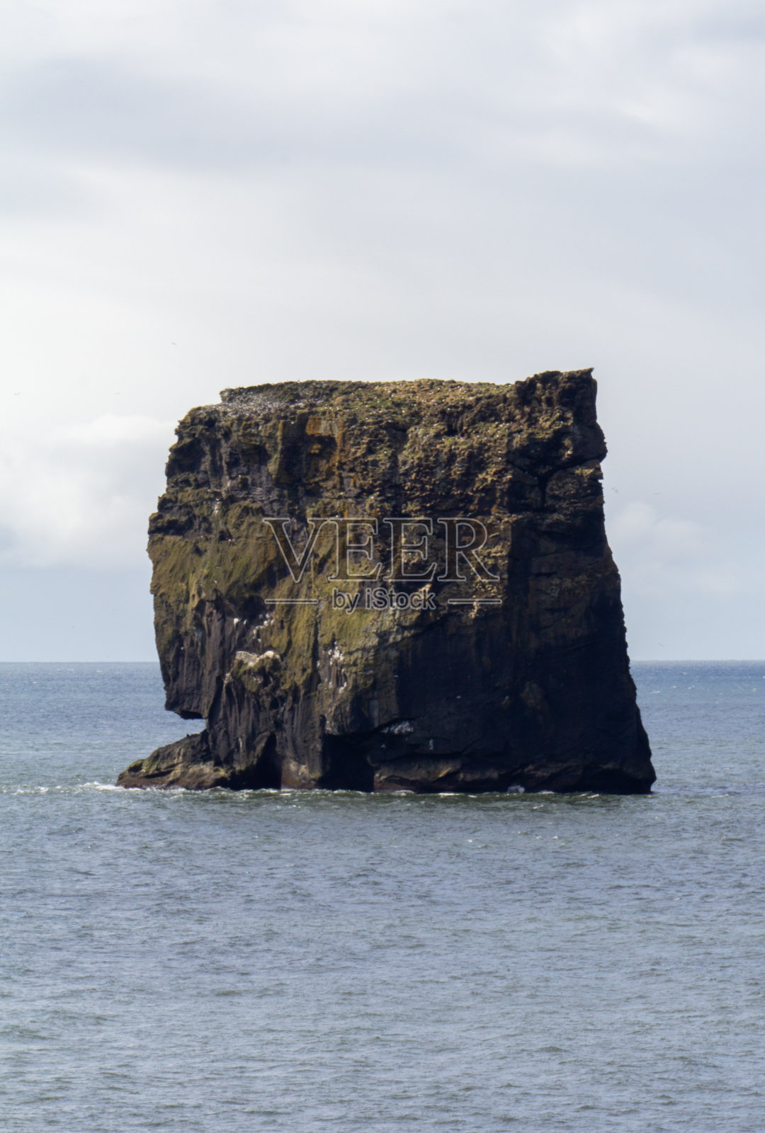 冰岛南部海岸的一个岛照片摄影图片