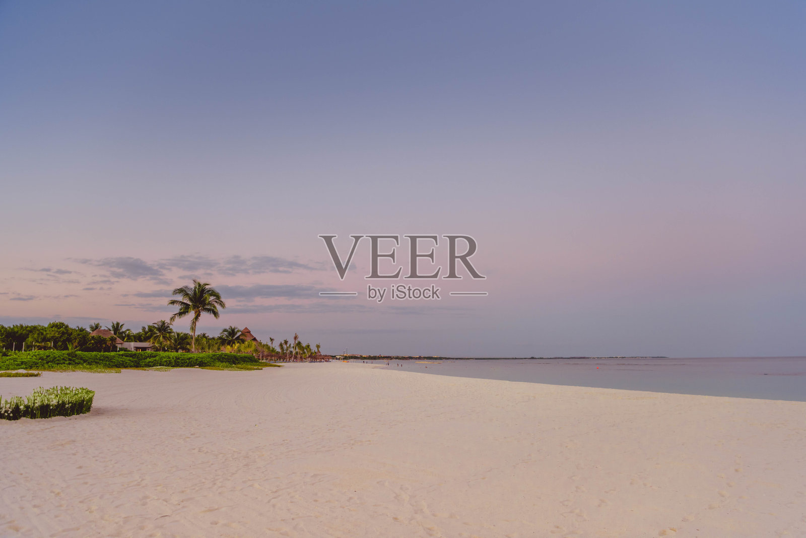 加勒比海海滩上的海滩在坎昆地区酒店。照片摄影图片