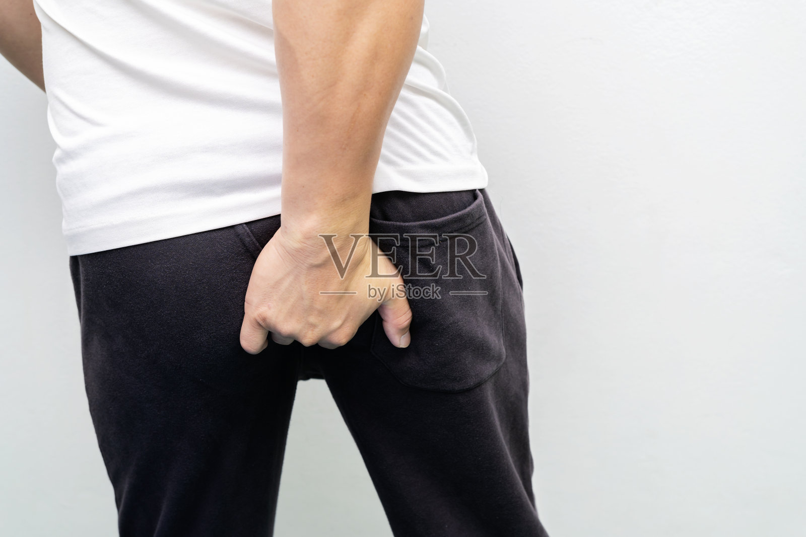 有痔疮和便秘的男人照片摄影图片