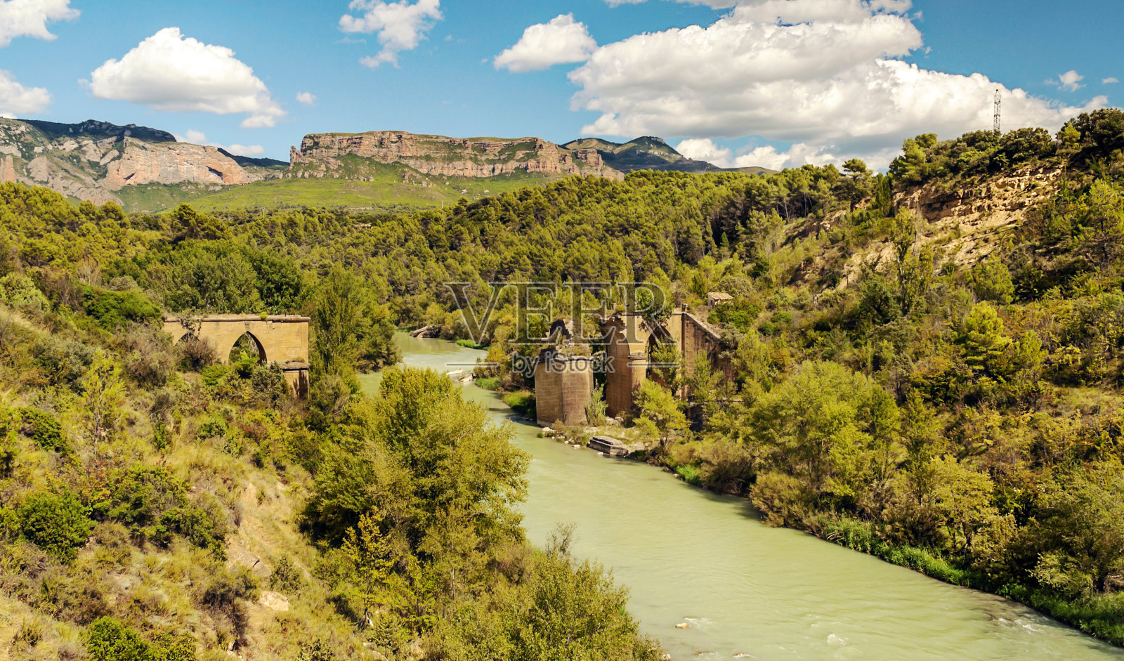河中的桥照片摄影图片