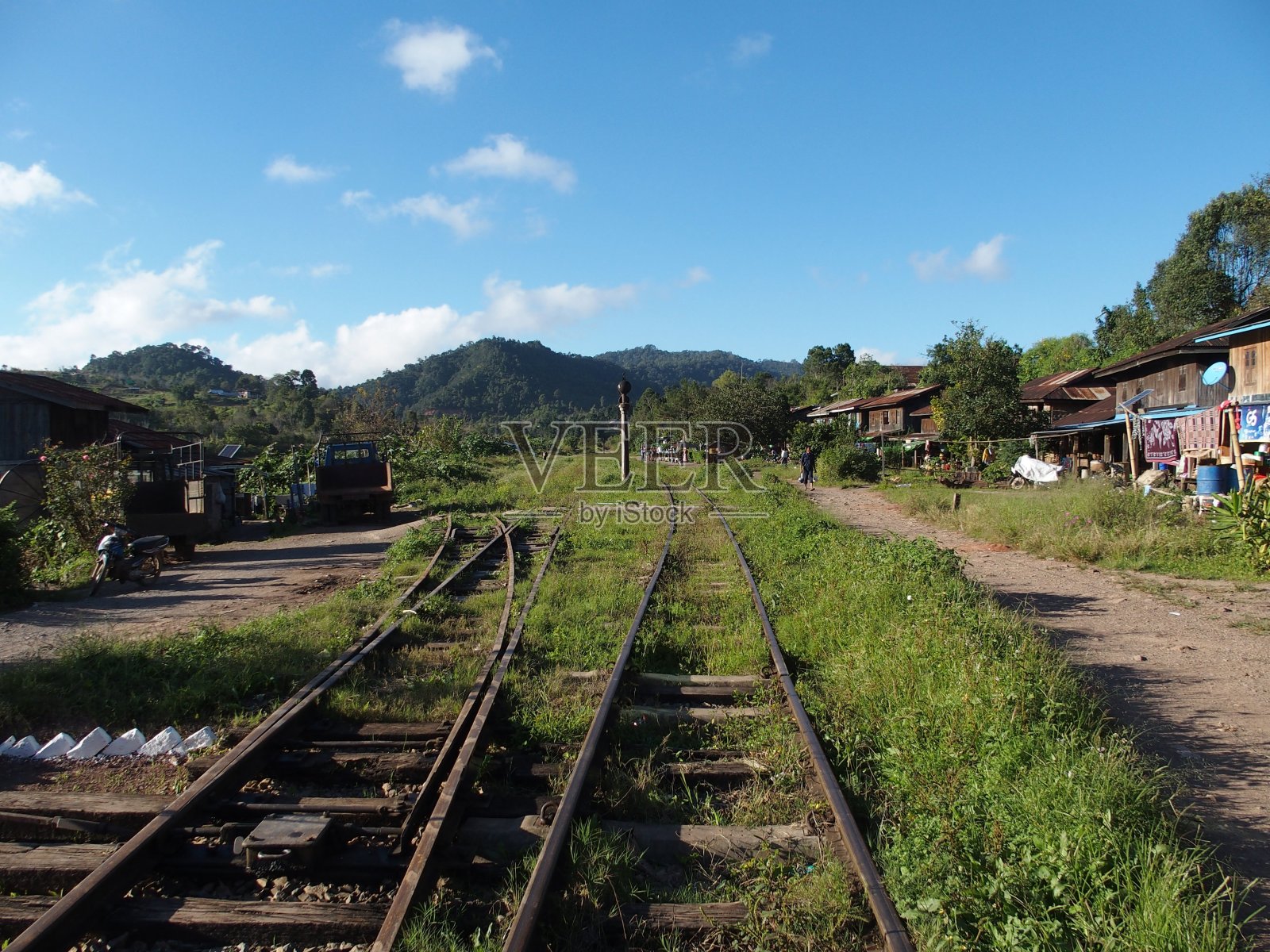 缅甸卡劳和茵莱湖之间的火车站照片摄影图片