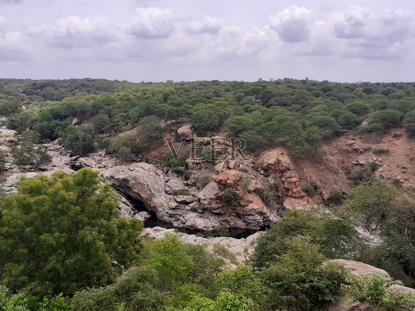 山间小河照片摄影图片