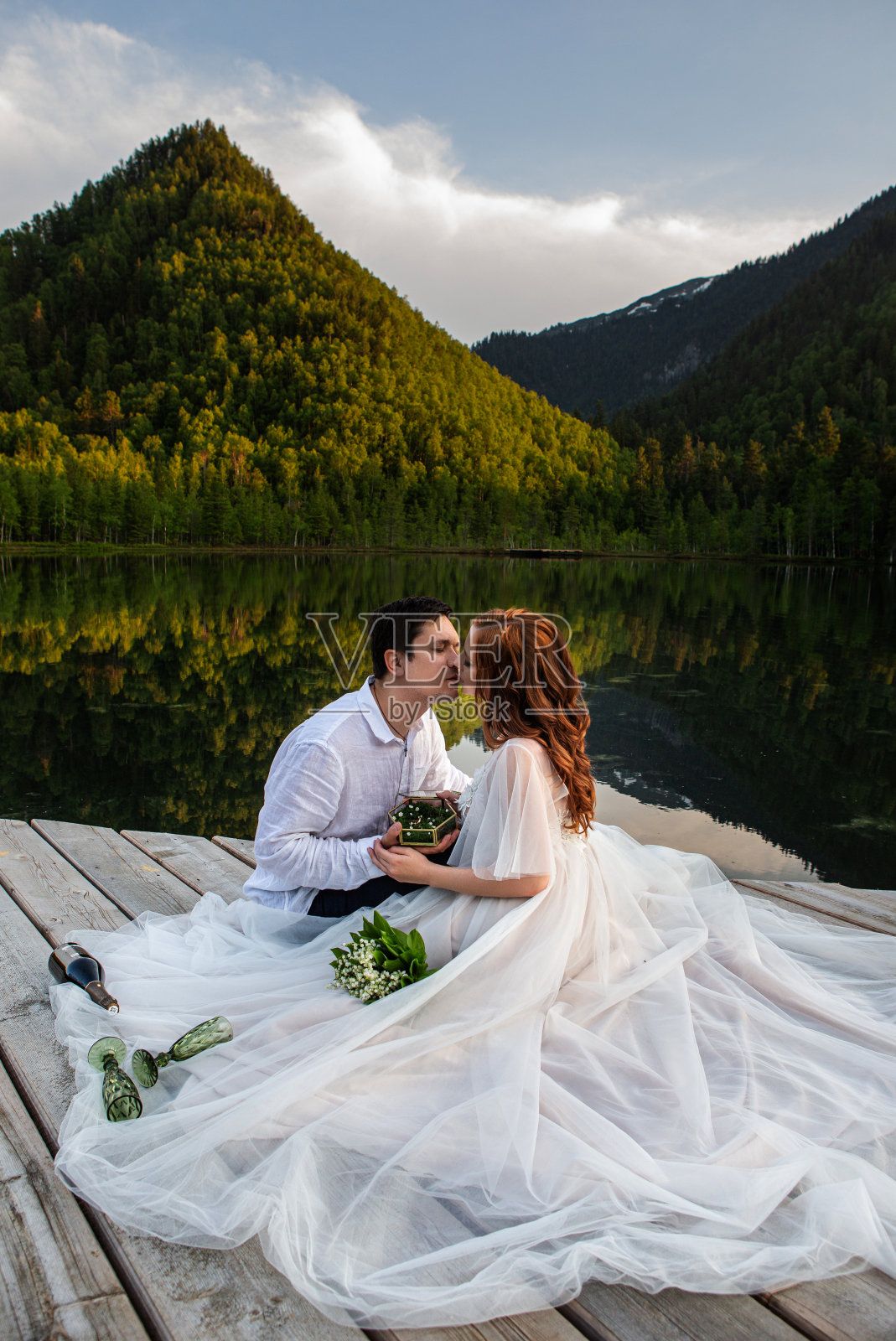 新婚夫妇照片摄影图片