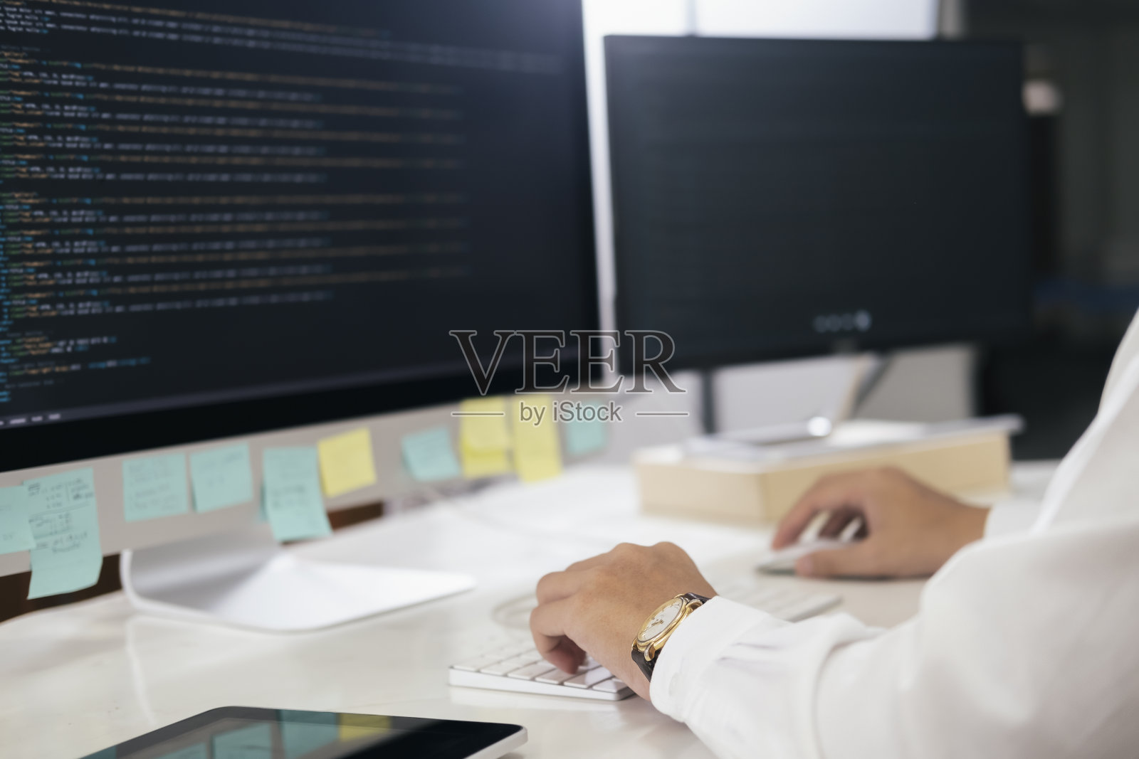 程序员是编码和编程软件照片摄影图片