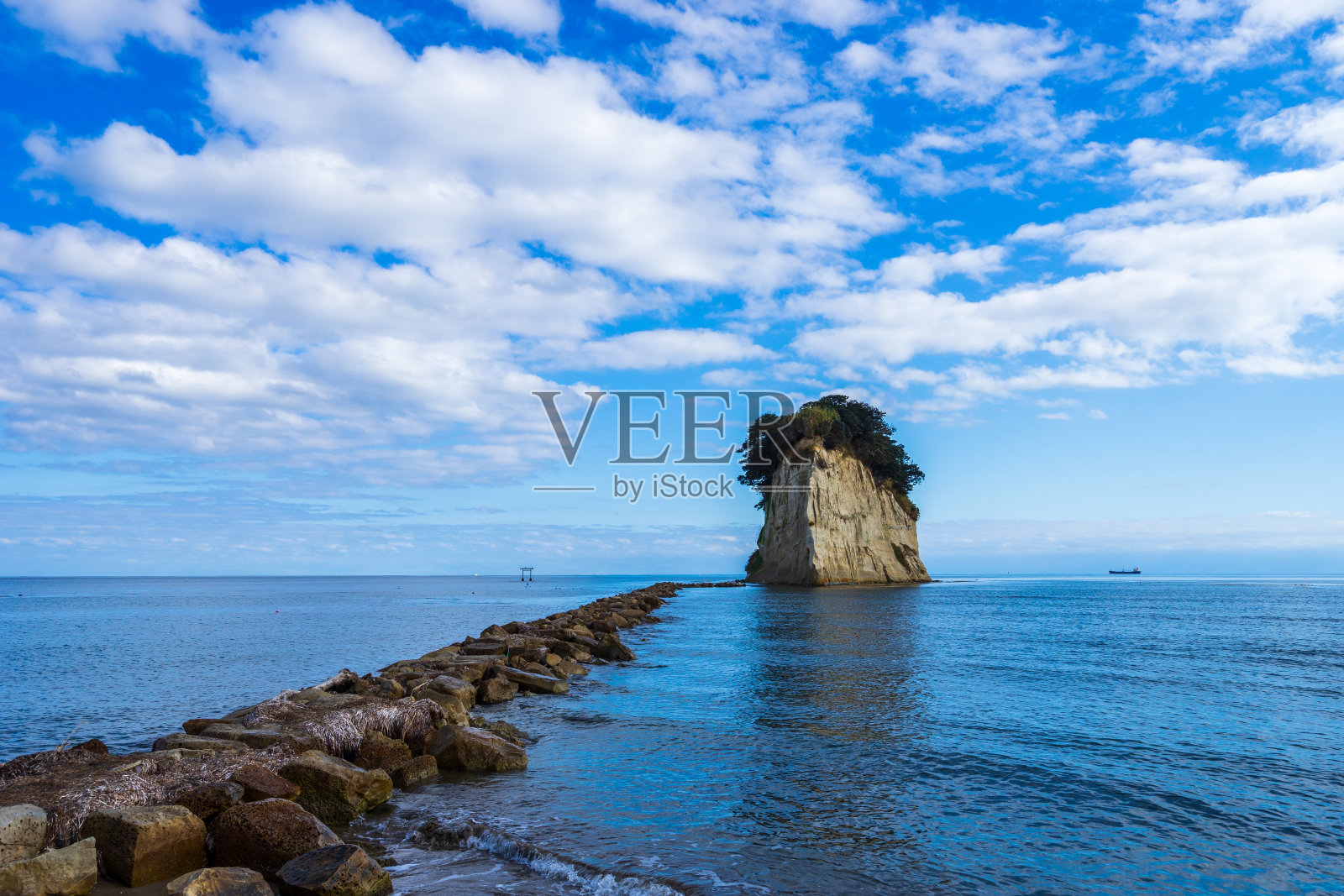通向地平线的路。照片摄影图片