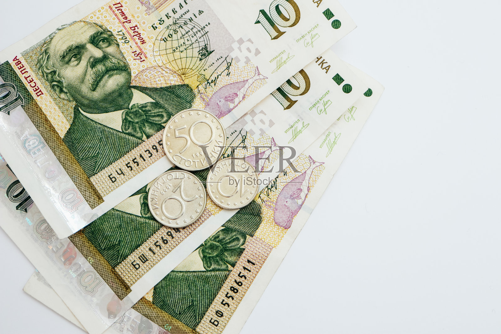 图为保加利亚货币纸币，10列瓦，BGN，特写。现代的过滤器。教派。描绘了天文学家佩塔尔·贝隆的肖像。照片摄影图片