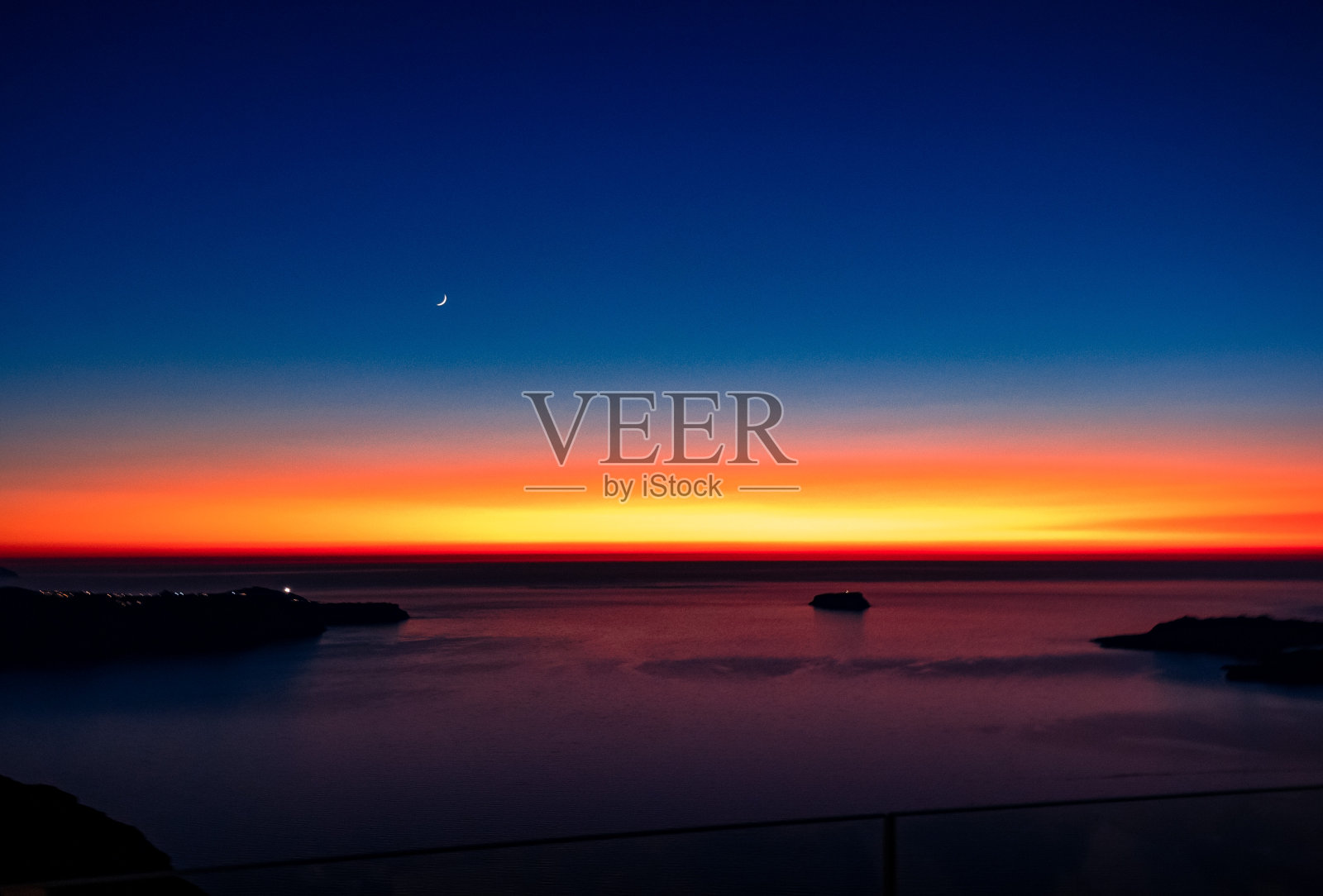 日落在圣托里尼岛照片摄影图片