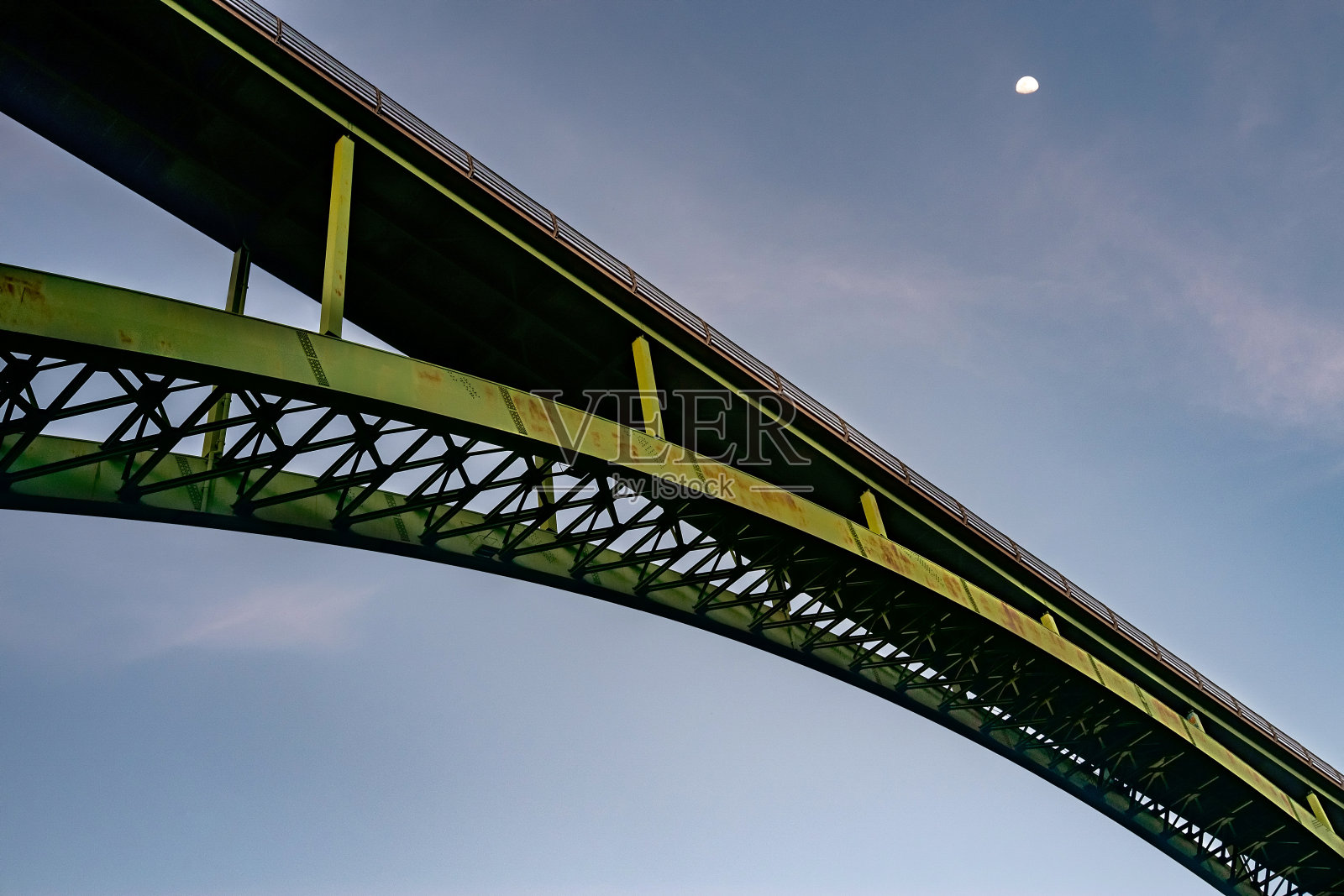 向上看-公路大桥在南加州照片摄影图片