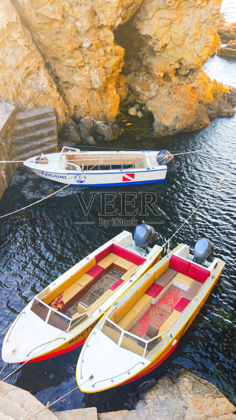 三船停泊照片摄影图片