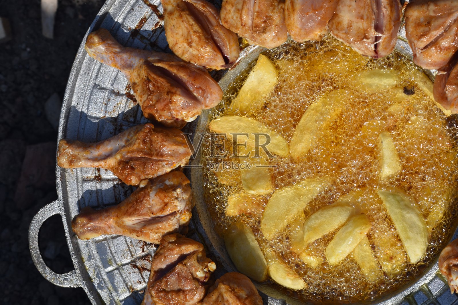 在罗马尼亚的香脆鸡烧烤照片摄影图片