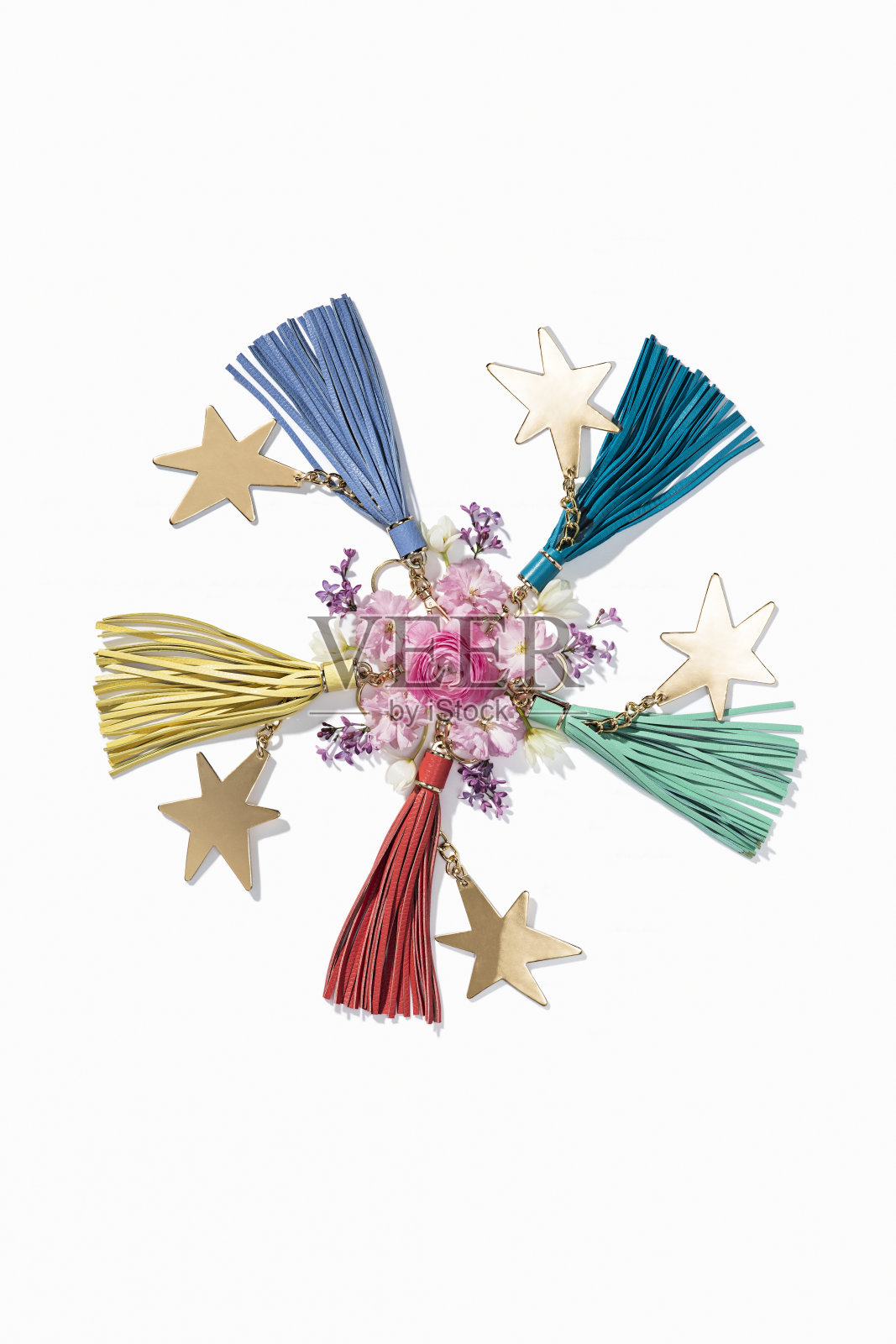 多色钥匙链隔离在白色背景照片摄影图片