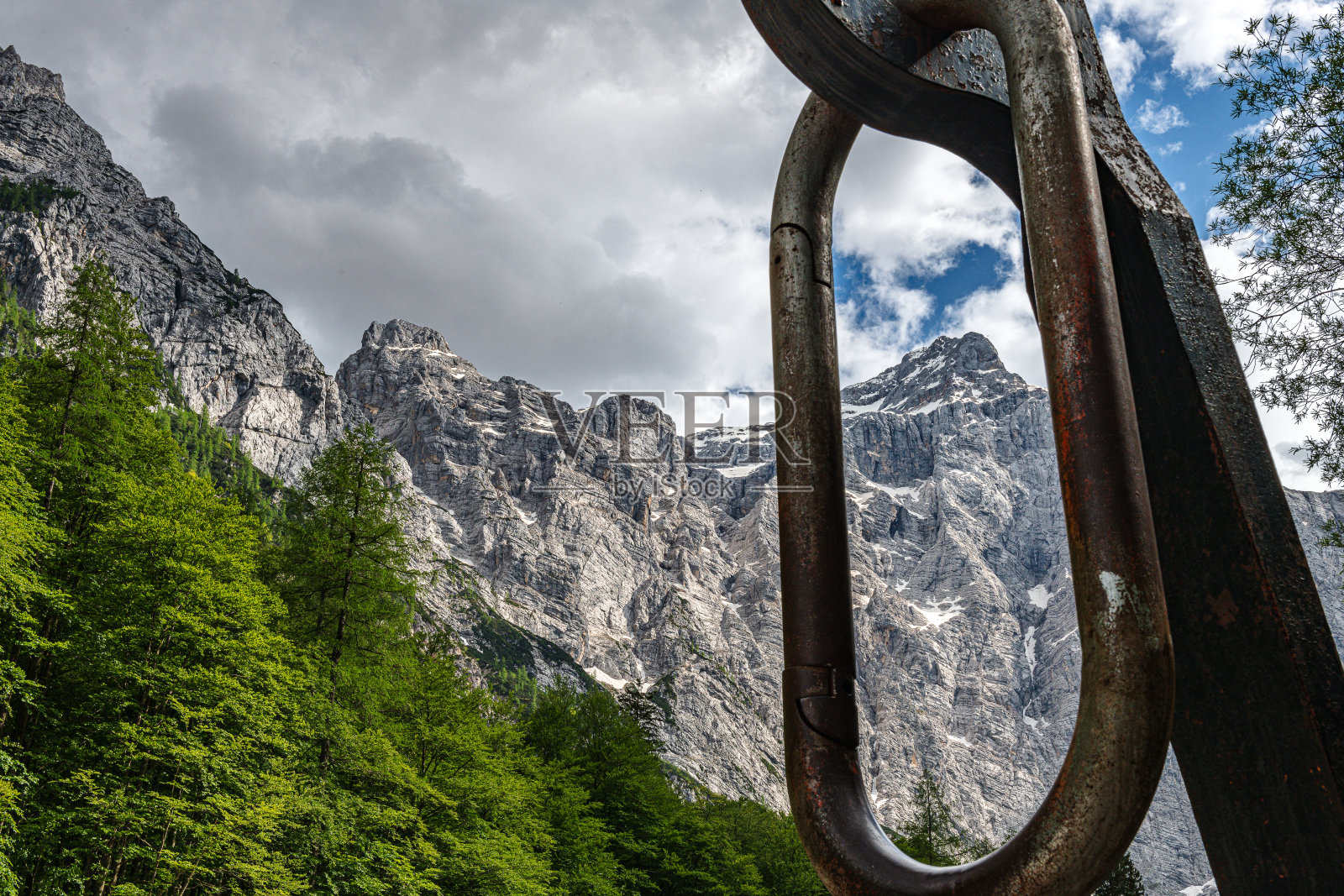 封闭的Vrata山谷和特里格拉夫北墙的顶部，特里格拉夫国家公园，戈伦伊斯卡，朱利安阿尔卑斯山，斯洛文尼亚，欧洲照片摄影图片