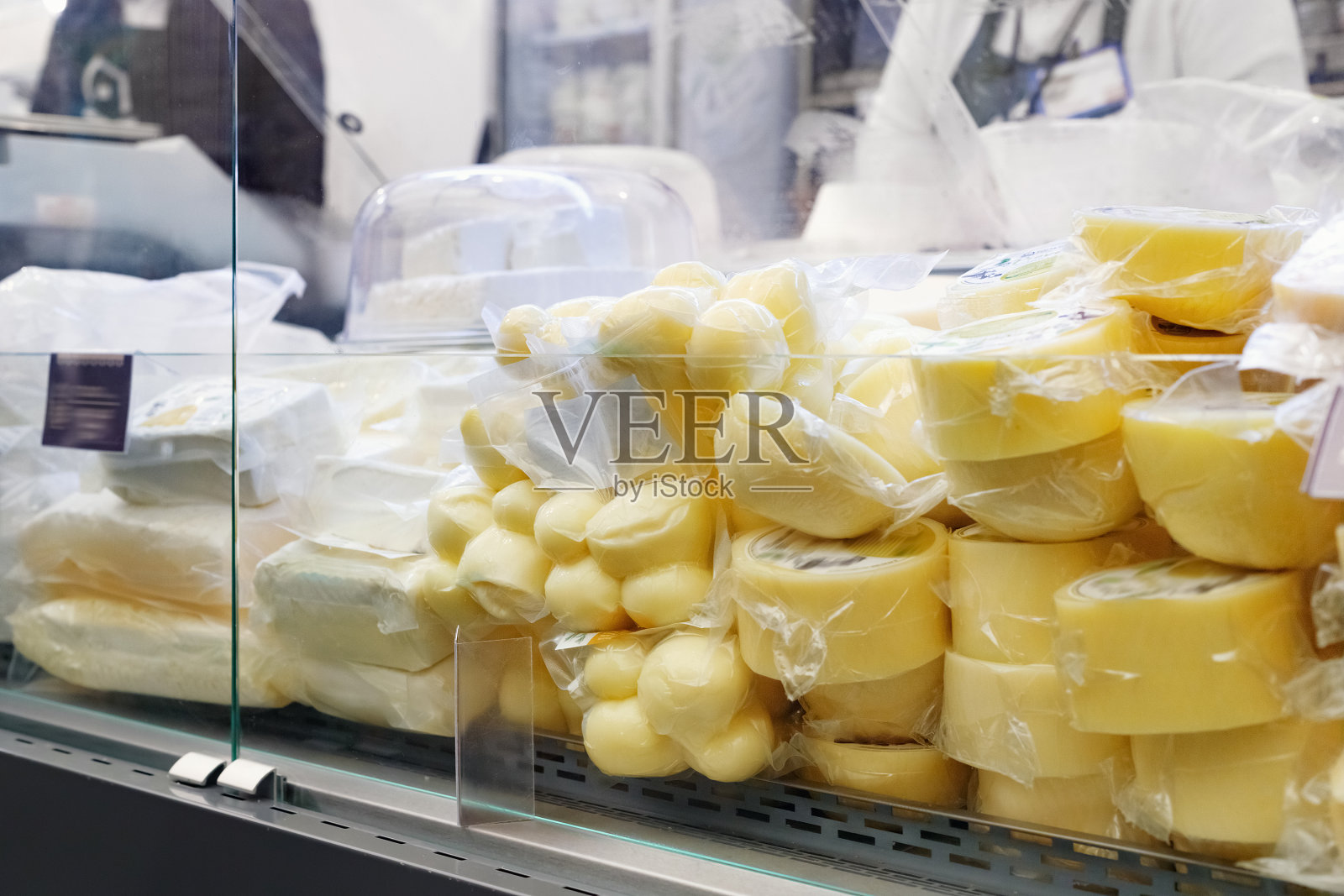 干酪熟食店和奶制品店。照片摄影图片