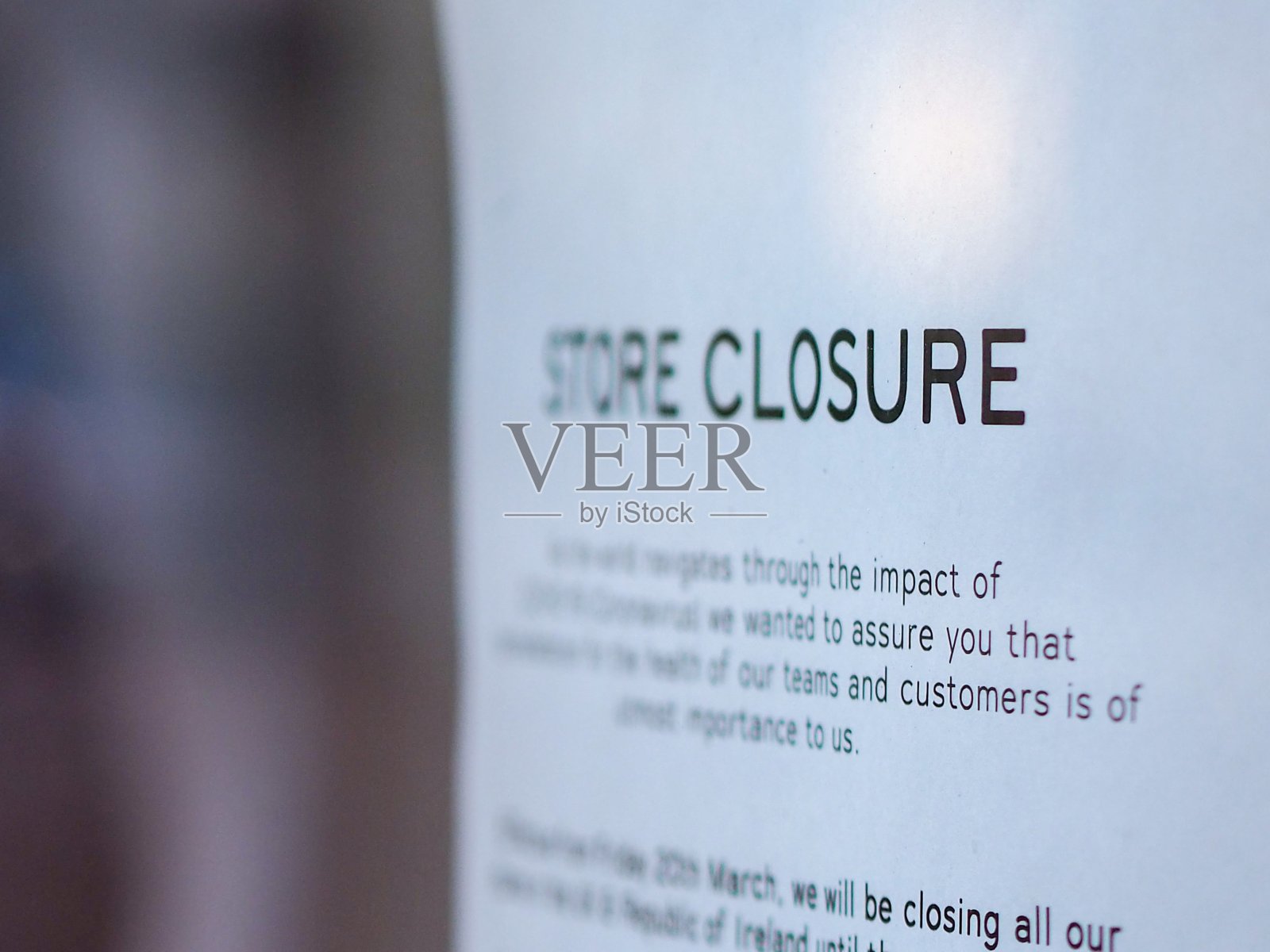 COVID-19标识因冠状病毒暂时关闭照片摄影图片