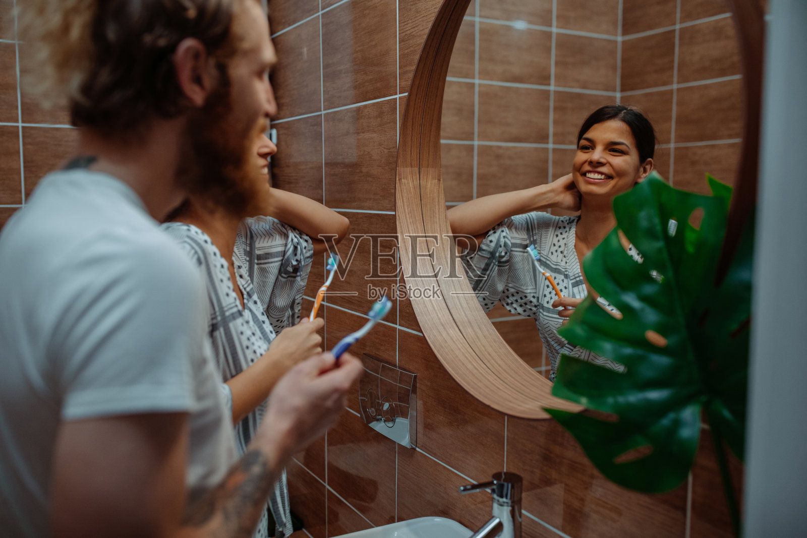 等我们完事了，它们会闪闪发光的照片摄影图片