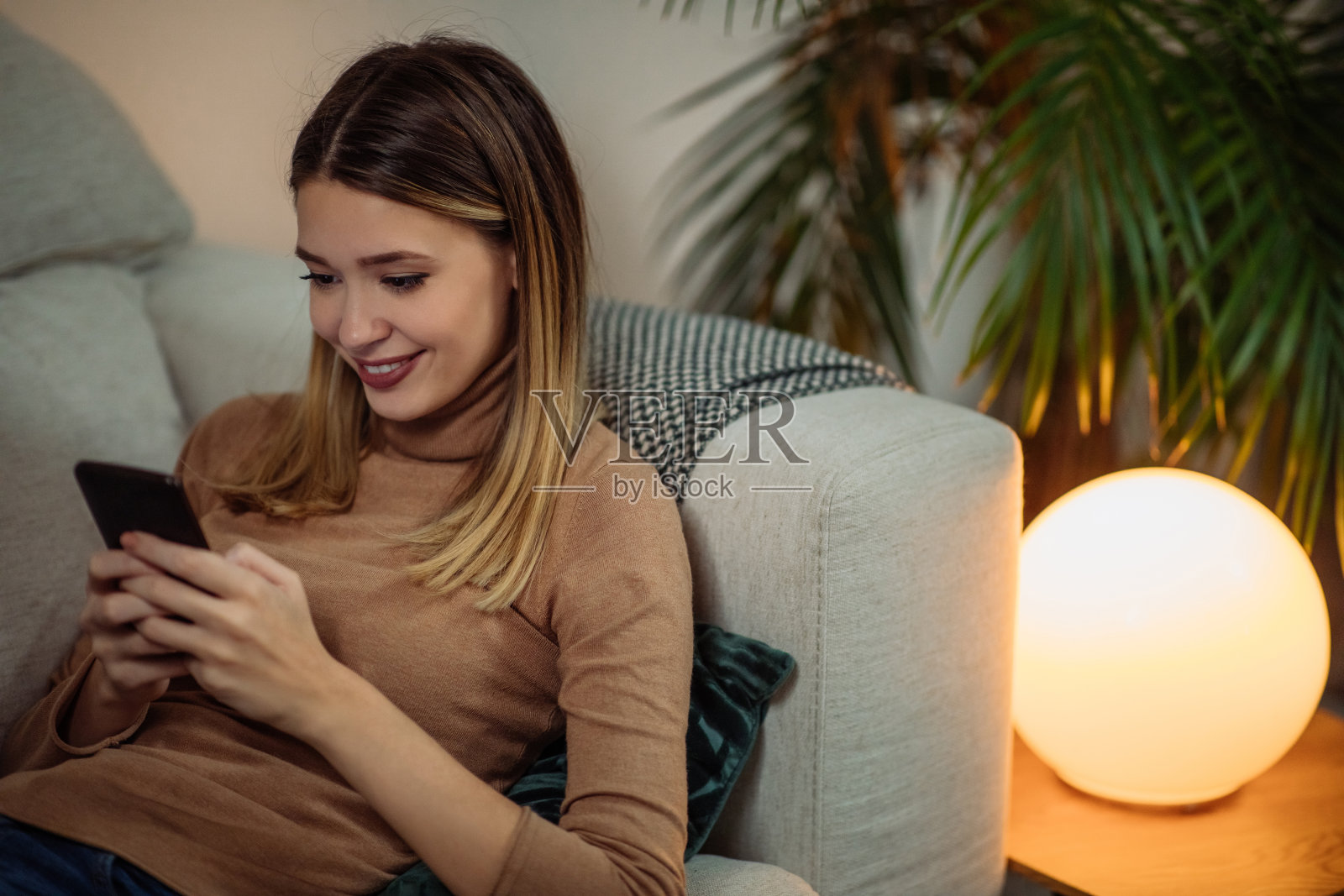 在家享受一些上网时间照片摄影图片