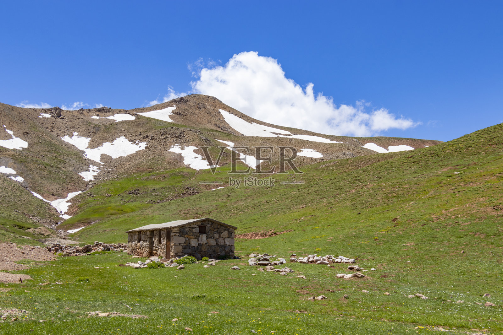 小石头房子在惊人的自然照片摄影图片