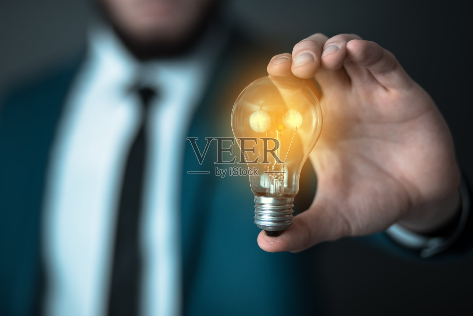 手动灯泡照片摄影图片